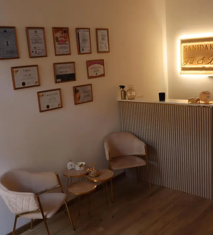 Recepcija i certifikati u Fit & Beauty Salonu u Bugojnu